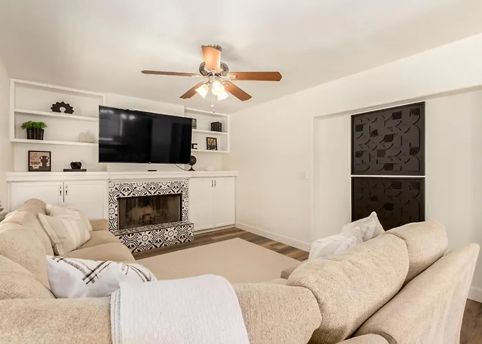 Holiday home Stylish Val Vista 3br Yard Putting