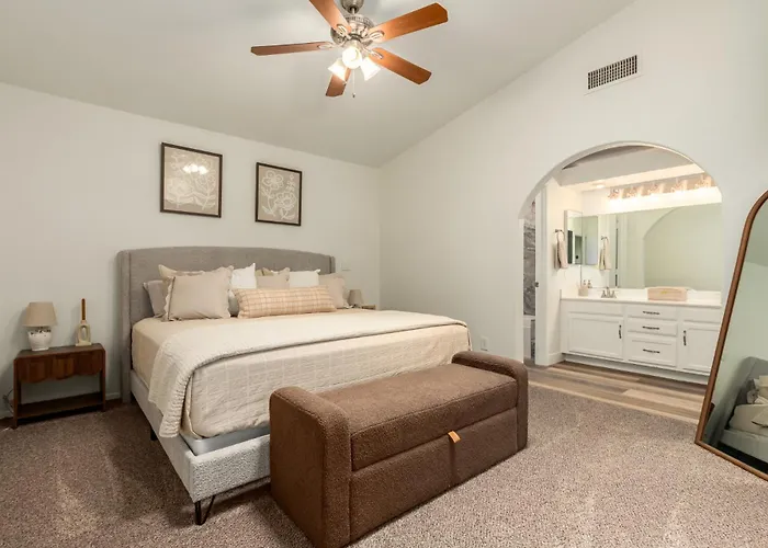 Stylish Val Vista 3br Yard Putting