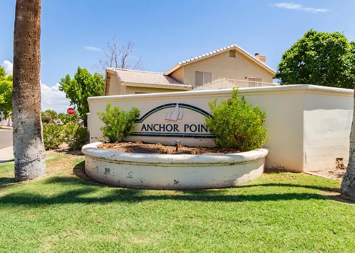 Stylish Val Vista 3br Yard Putting *