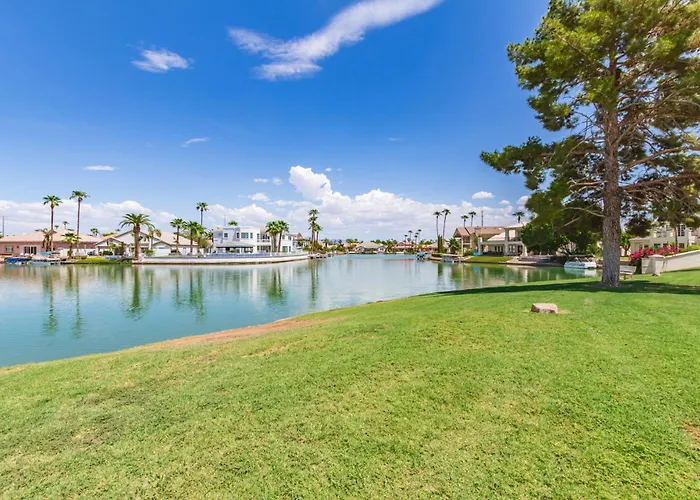 Stylish Val Vista 3br Yard Putting