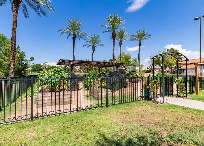 Holiday home Stylish Val Vista 3br Yard Putting *