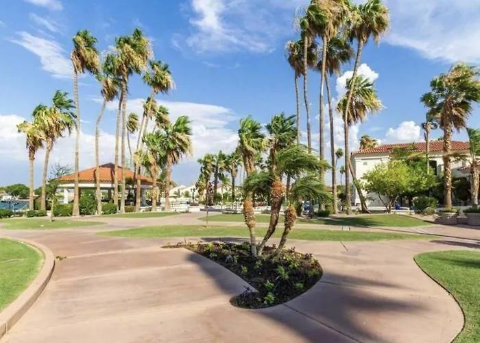 Stylish Val Vista 3br Yard Putting *
