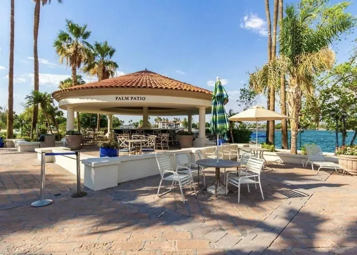 Stylish Val Vista 3br Yard Putting Holiday home *