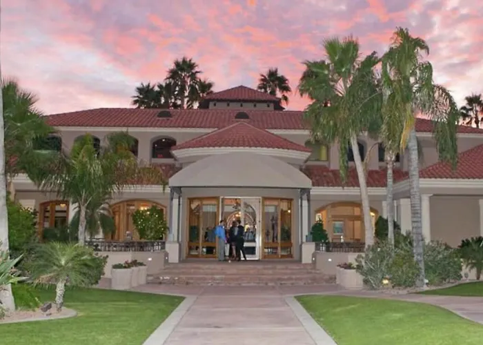 Stylish Val Vista 3br Yard Putting
